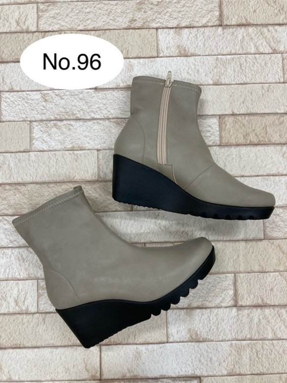 【’25A/W新作♪】伸びる人工皮革♪2種類のソールから選べるストレッチブーツ 4枚目の画像