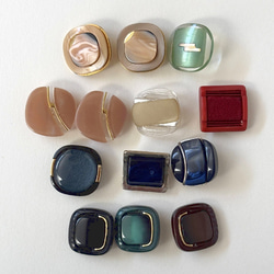 ボタン レトロ 四角 スクエア ベージュ グリーン ブルー レッド 18mm～19mm 13個セット eu-127 1枚目の画像