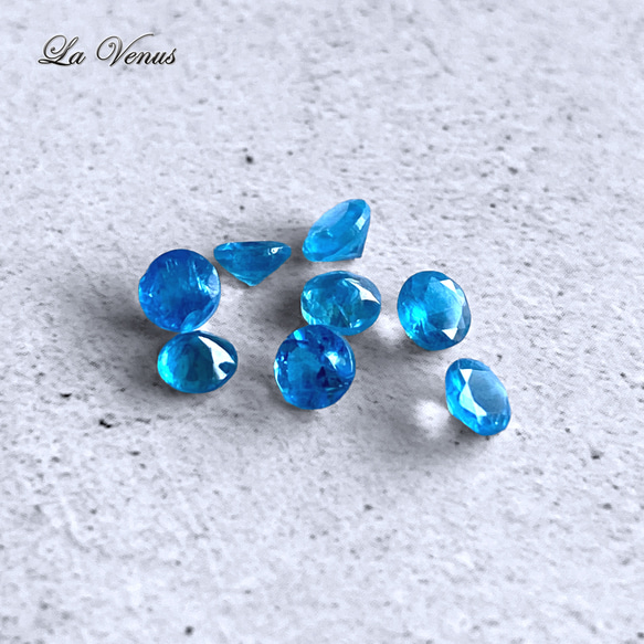 ✴︎つけっぱなしOK✴︎ 天然 ネオンブルーアパタイト ベゼルピアス 4mm 宝石質 サージカルステンレス 両耳用 9枚目の画像