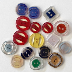 ボタン レトロ クリア レッド イエロー ブルー 二つ穴 2穴 14mm～20mm 17個セット eu-129 1枚目の画像