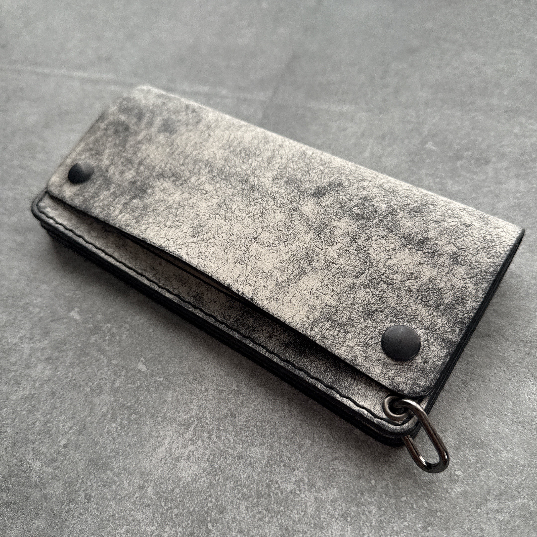 経年変化が楽しめる　三層タイプ　トラッカーウォレット　長財布　ブラック　本革　イタリアンレザー　ワックス　スクラッチ