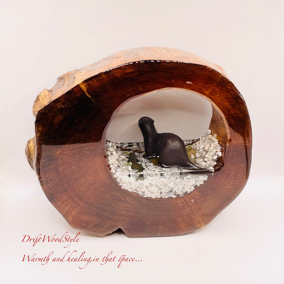 一つ限りの流木アート 川辺のコツメカワウソ ジオラマ 流木 フィギュア 置物 インテリア レジン カワウソ N13 6枚目の画像