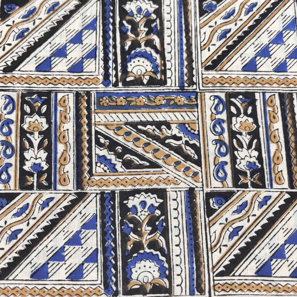 【50cm単位】オフホワイトブルーイエロースクエアバグルー染め　インド　ハンドブロックプリント生地  コットン 2枚目の画像