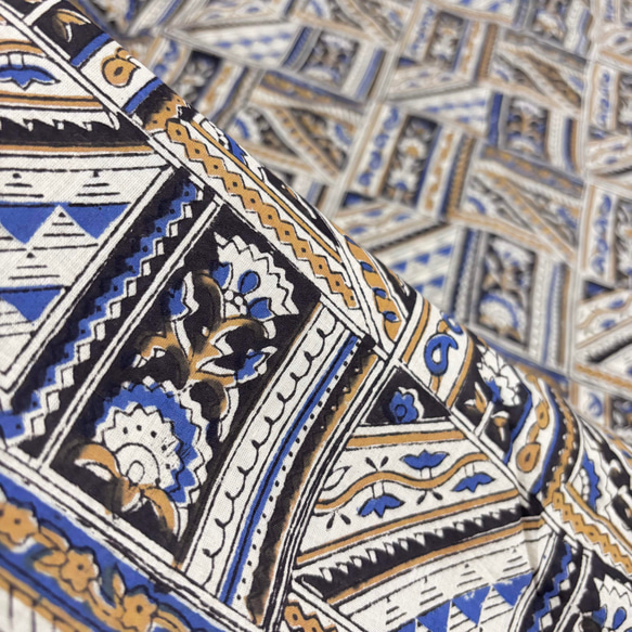 【50cm単位】オフホワイトブルーイエロースクエアバグルー染め　インド　ハンドブロックプリント生地  コットン 5枚目の画像