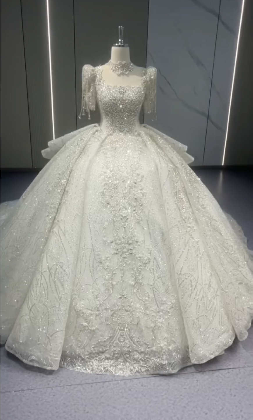 圧倒的に存在感　韓国風　新作２０２６夏婚秋婚　可愛いブライダルウエア　エレガント　細見えシルエット　チュール海外挙式花嫁