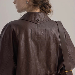 格好よく羽織るエコレザーのスプリングコート　ウエストベルト【春秋】ブラウン 8枚目の画像