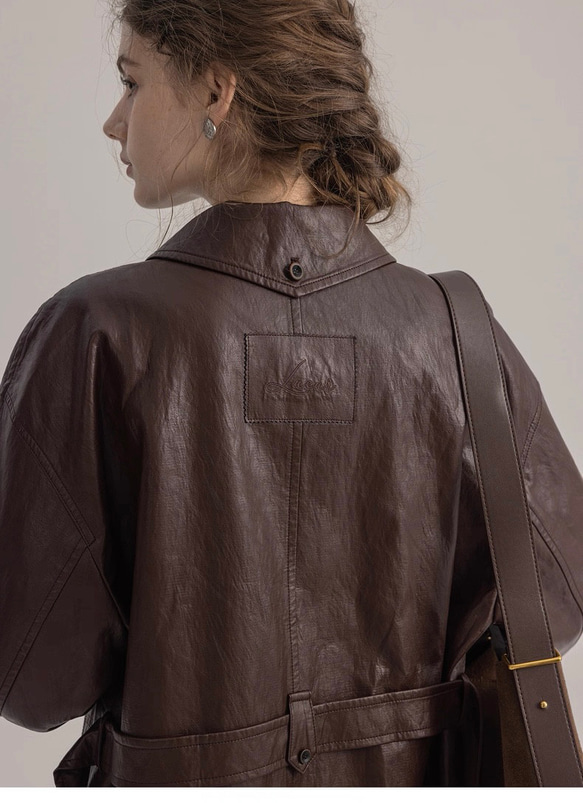 格好よく羽織るエコレザーのスプリングコート　ウエストベルト【春秋】ブラウン 8枚目の画像