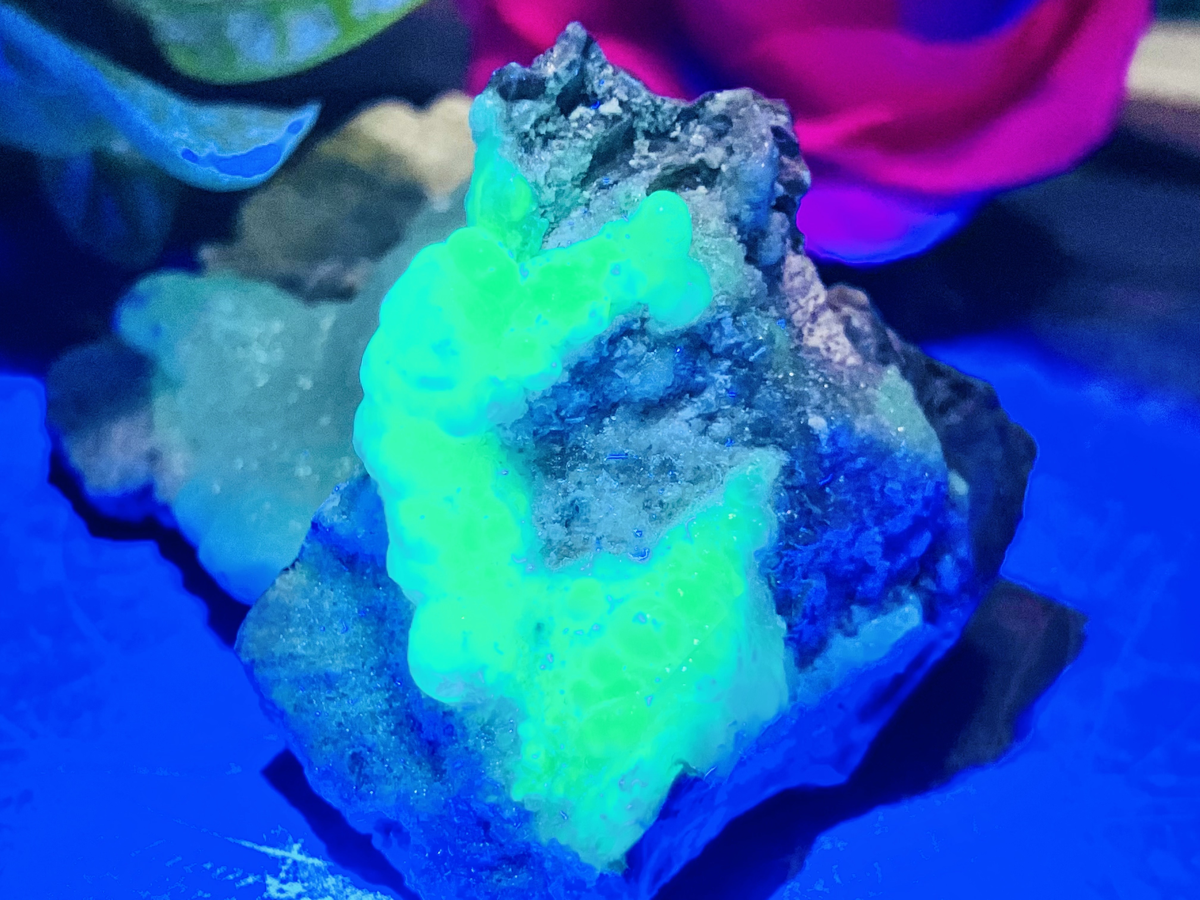 ミュラーズ・オパール　グラスオパール　ハイアライト　原石　ラフストーン　蛍光鉱物