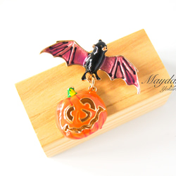 『宵闇のハロウィン〜パンプキンを吊るして夜空を舞うこうもりのブローチ』 7枚目の画像