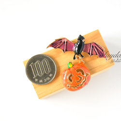 『宵闇のハロウィン〜パンプキンを吊るして夜空を舞うこうもりのブローチ』 9枚目の画像
