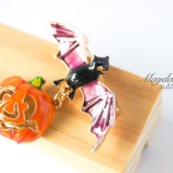 『宵闇のハロウィン〜パンプキンを吊るして夜空を舞うこうもりのブローチ』 6枚目の画像