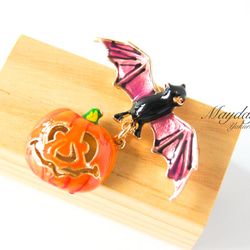 『宵闇のハロウィン〜パンプキンを吊るして夜空を舞うこうもりのブローチ』 4枚目の画像