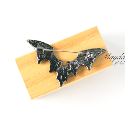 宵闇のハロウィン シリーズ かっこいいコウモリのブローチ』蝙蝠