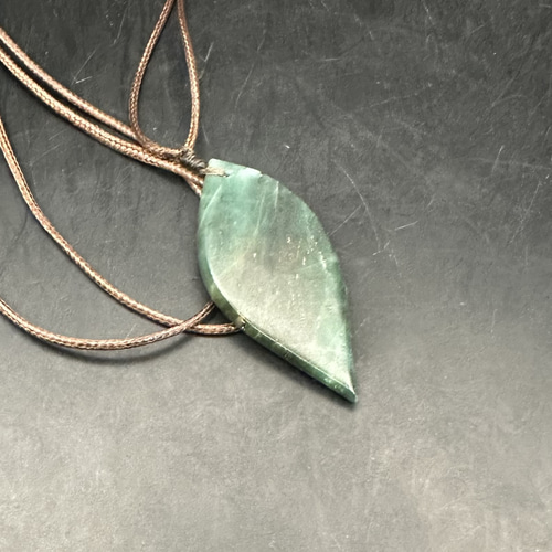 2025.10.7深秋の葉　新潟産純天然グリーンアゲート 2025.10.7深秋の葉 新潟産純天然グリーンアゲート ネックレス