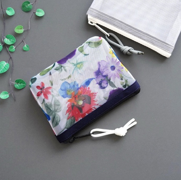 透け感が可愛い◎通気性抜群の立体メッシュポーチ（花柄）ハンカチや布マスク入れ/コスメポーチ/通勤通学に/旅行にも◎ 2枚目の画像