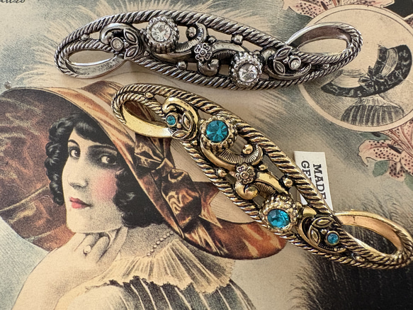 ドイツVintage 透かし装飾とガラスの横長ブローチ アクセサリー