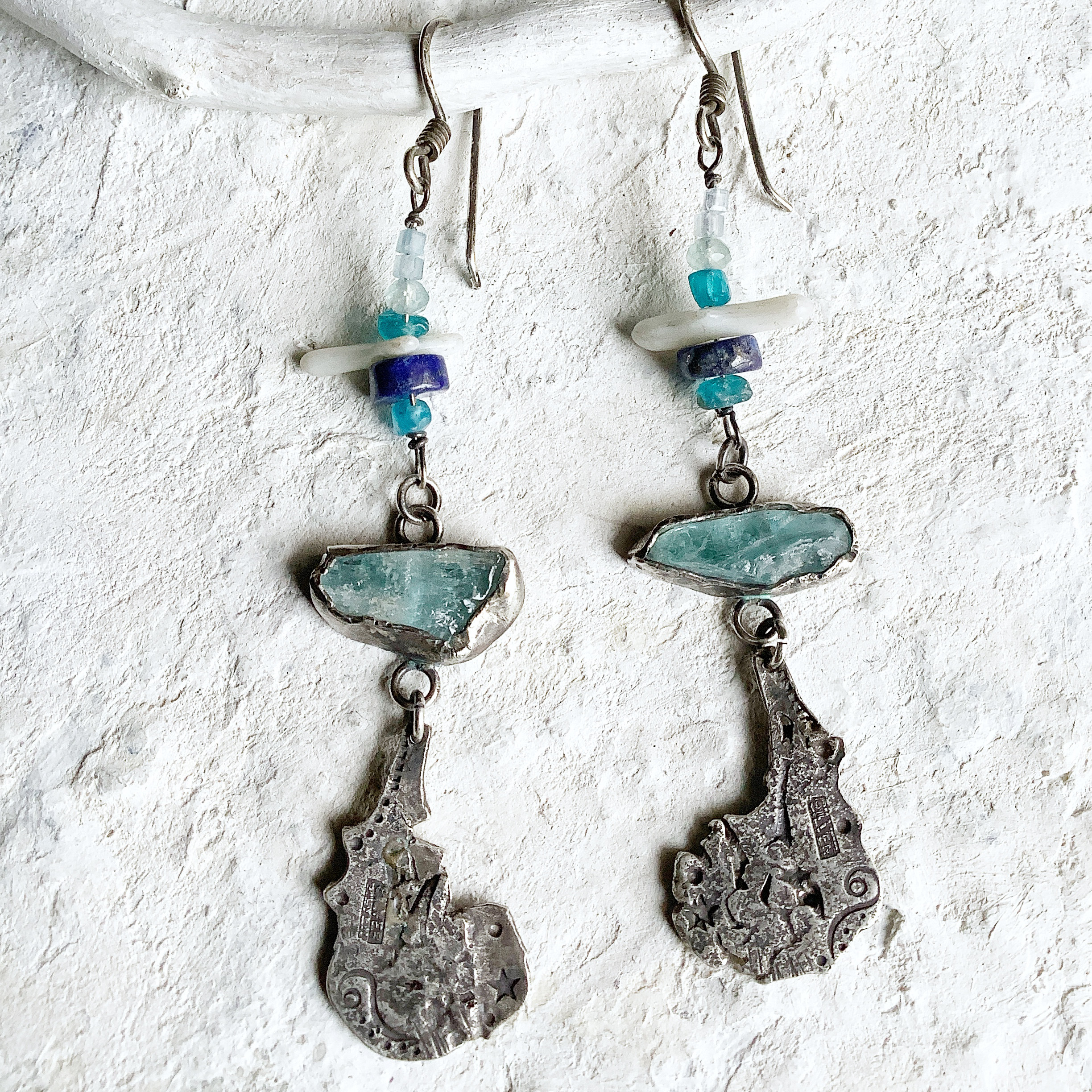 TT　原石＆ビーズ　揺れるピアス　アクアマリン