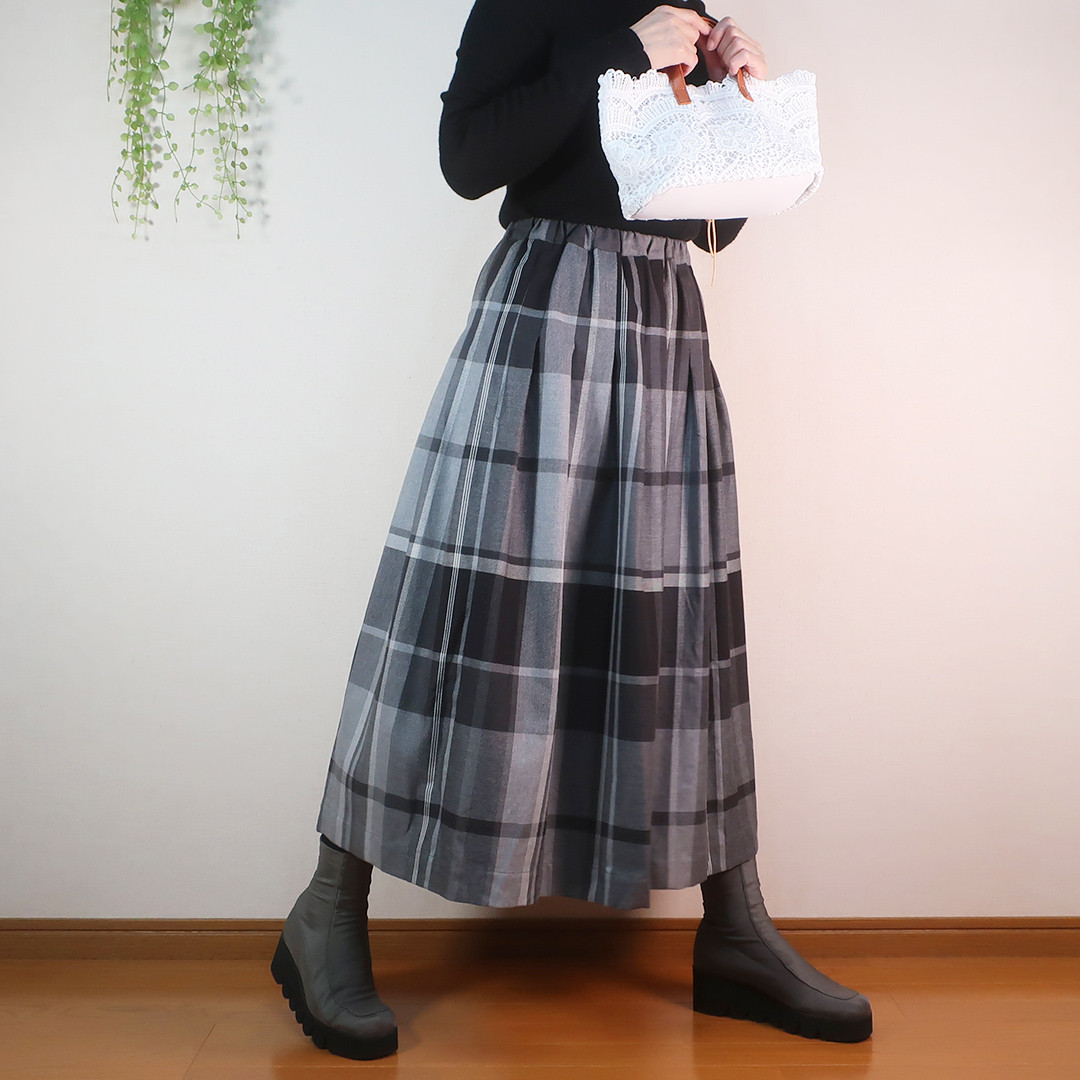 秋冬物 心惹かれるグレー系チェック マキシ丈 タックスカート（ウール混／柄物）