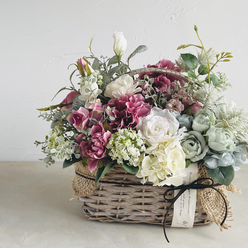 ダリアとアンジェリカのバスケットアレンジ ローズ アネモネ モーブ