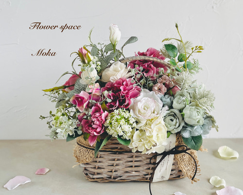 ダリアとアンジェリカのバスケットアレンジ ローズ アネモネ モーブ
