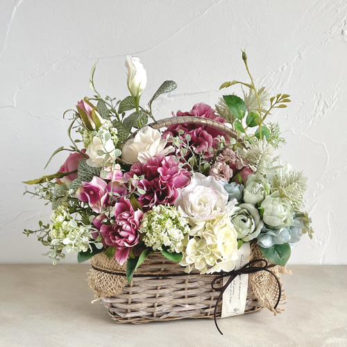 ダリアとアンジェリカのバスケットアレンジ ローズ アネモネ モーブ