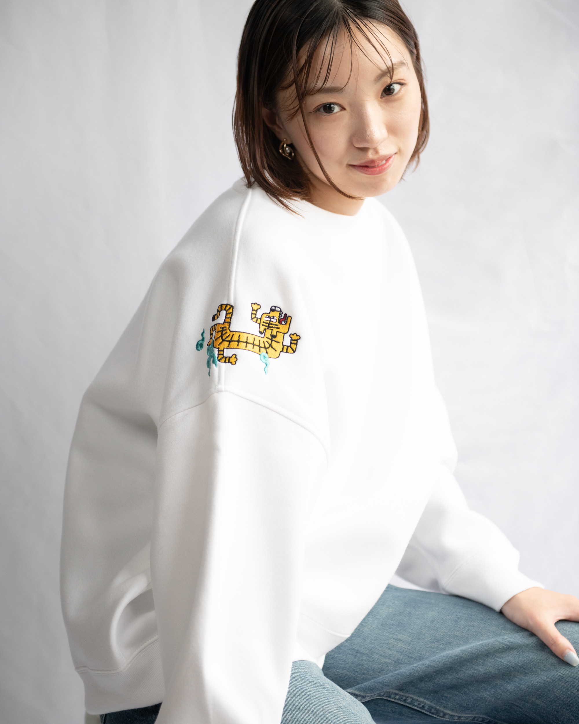 「倒福と虎」 トレーナー 文字変更可能　裏起毛 ワンポイント刺繍