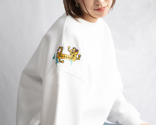 倒福と虎」 トレーナー 文字変更可能 裏起毛 ワンポイント刺繍