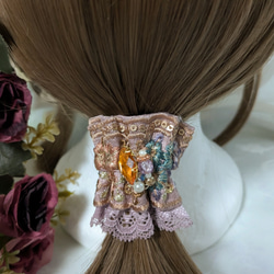 2822インド刺繍リボン☆ヘアゴム 　ハンドメイド　パール付きゴム くすみピンク 再販可能】ミニシュシュ ヘアゴムカバー ピンク系の綺麗な花柄 インド