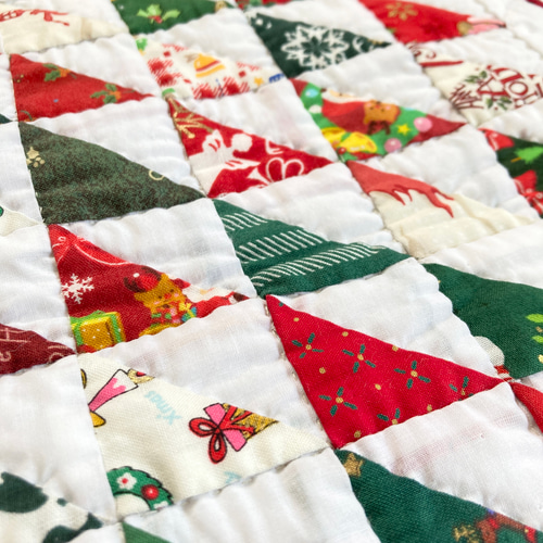 クリスマス クリスマス 三角つなぎのタペストリー パッチワークキルト