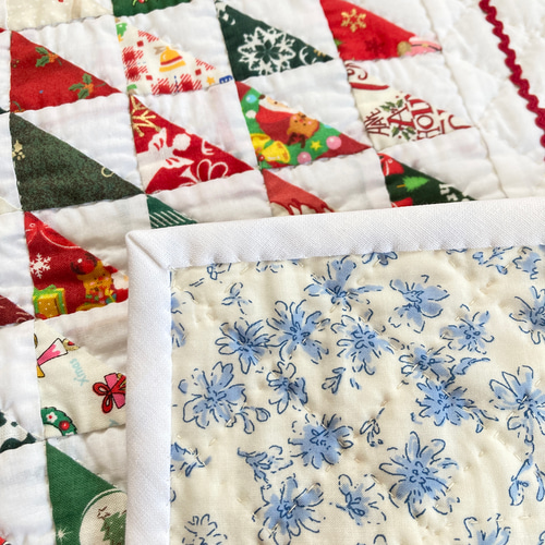 クリスマス クリスマス 三角つなぎのタペストリー パッチワークキルト