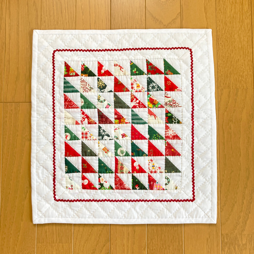 クリスマス クリスマス 三角つなぎのタペストリー パッチワークキルト