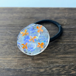 金木犀の宝石ヘアゴム（サファイアブルー） / 風水 / 水面 6枚目の画像