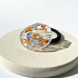 金木犀の宝石ヘアゴム（サファイアブルー） / 風水 / 水面 4枚目の画像