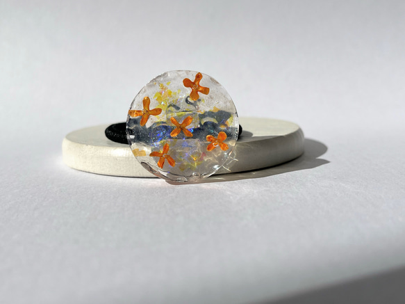 金木犀の宝石ヘアゴム（サファイアブルー） / 風水 / 水面 3枚目の画像