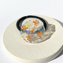 金木犀の宝石ヘアゴム（サファイアブルー） / 風水 / 水面 1枚目の画像