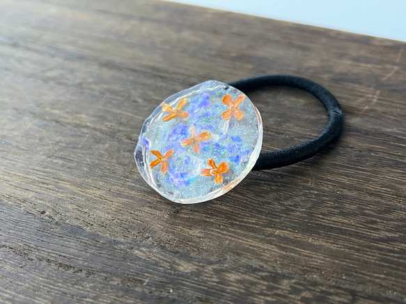 金木犀の宝石ヘアゴム（サファイアブルー） / 風水 / 水面 7枚目の画像