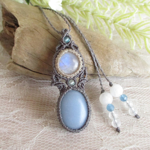 ✧神秘的な繋がりʚ✧ɞ】レインボームーンストーンとエンジェライトの