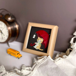 ［原画］和紙ちぎり絵『梅雨空とネコ』赤い傘の三毛猫とてるてる坊主の小さな半立体アート 6枚目の画像