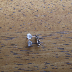 （獨一無二）赫基蒙鑽石耳環（8毫米，醫用不鏽鋼） 第4張的照片