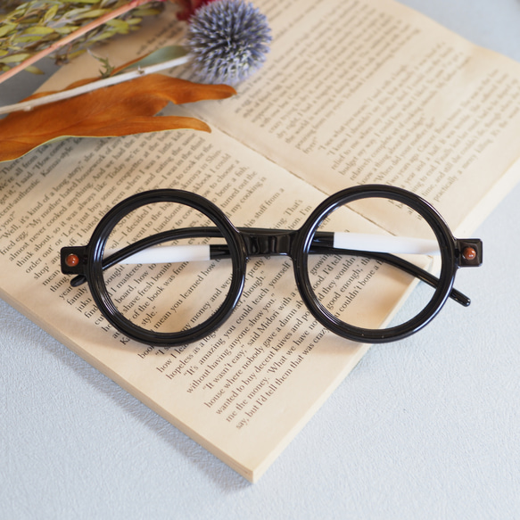 【在庫限り販売終了】まんまるレトロなフレーム ｜ブラック×ホワイト 1枚目の画像