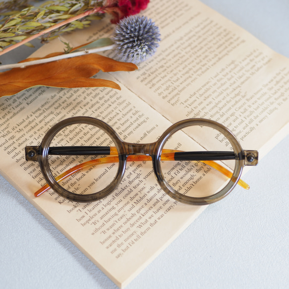 【在庫限り販売終了】まんまるレトロなフレーム ｜グレー×デミ 1枚目の画像