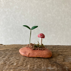 9834.bud 粘土のきのこ 1枚目の画像