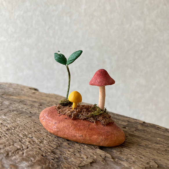 9836.bud 粘土のきのこ 2枚目の画像