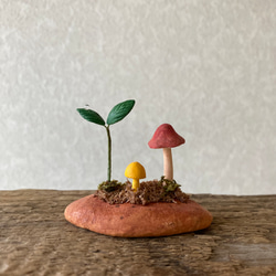 9836.bud 粘土のきのこ 1枚目の画像