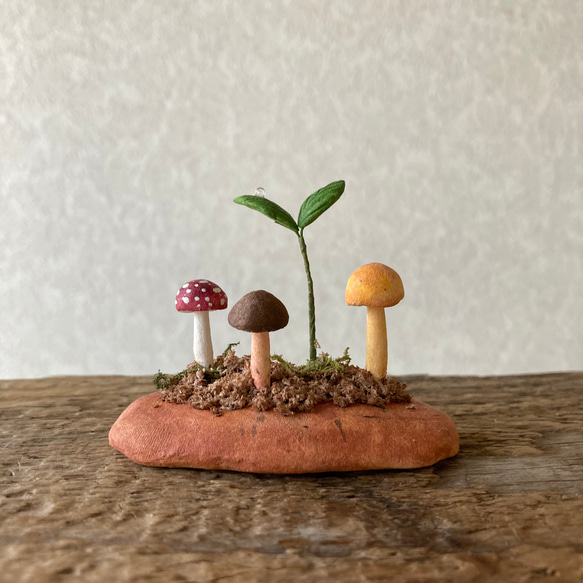 9838.bud 粘土のきのこ 1枚目の画像