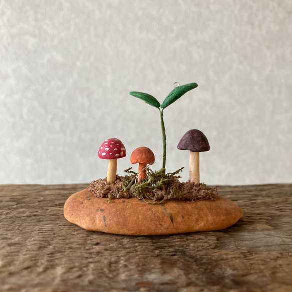 9839.bud 粘土のきのこ 1枚目の画像