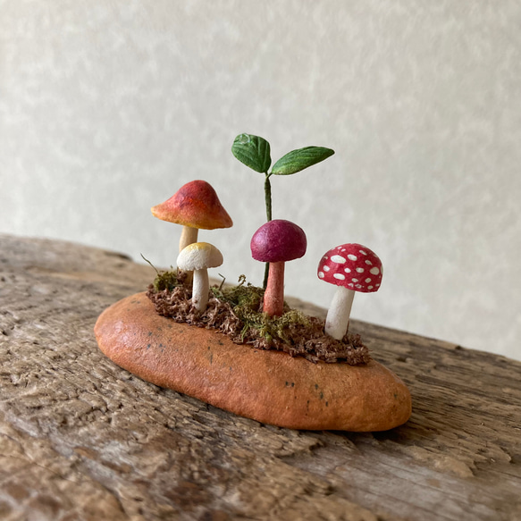 9841.bud 粘土のきのこ 2枚目の画像