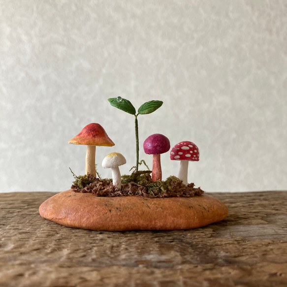 9841.bud 粘土のきのこ 1枚目の画像