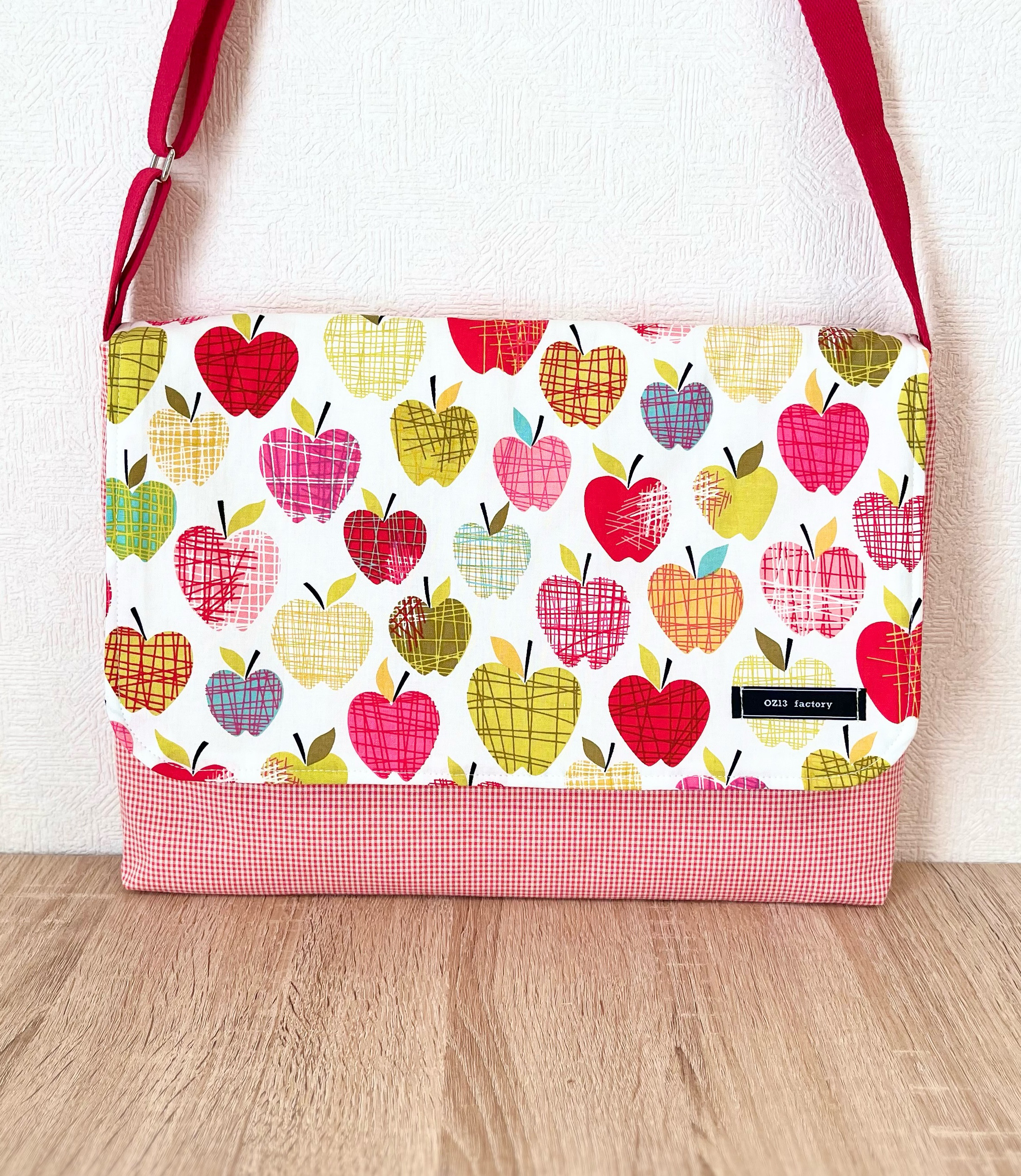 図書袋　アップル×レッドチェック