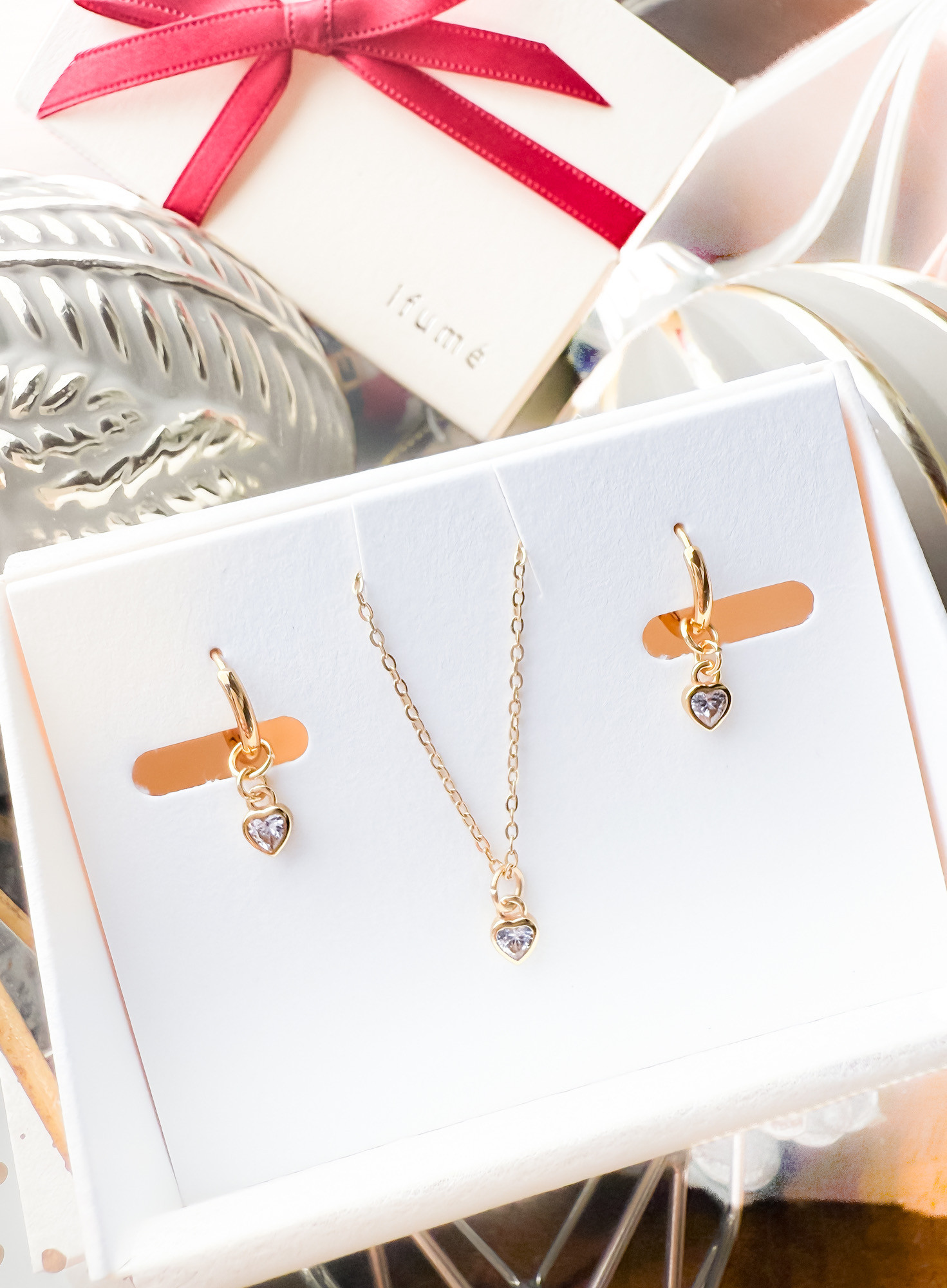 送料無料！creema限定ホリデーボックス2025 極小ハートのピアス／イヤリング ＆ネックレス サージカルステンレス